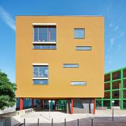 ArchitektInnen / KünstlerInnen: HÜBNER ARCHITEKTEN<br>Projekt: Gymnasium Purkersdorf Erweiterung<br>Format: digital<br>Lieferformat: Digital<br>Bestell-Nummer: 150904-13<br>