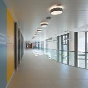 ArchitektInnen / KünstlerInnen: Ernst Maurer, Moser Architects ZT GmbH, Johannes Zieser, Josef Panis<br>Projekt: Landesklinikum Neunkirchen<br>Format: digital<br>Lieferformat: Digital<br>Bestell-Nummer: 151027-25<br>