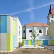 ArchitektInnen / KünstlerInnen: aap.architekten<br>Projekt: Betreutes Wohnen Münchendorf<br>Format: digital<br>Lieferformat: Digital<br>Bestell-Nummer: 170518-02<br>