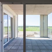 ArchitektInnen / KünstlerInnen: aap.architekten<br>Projekt: Betreutes Wohnen Münchendorf<br>Format: digital<br>Lieferformat: Digital<br>Bestell-Nummer: 170518-24<br>