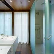ArchitektInnen / KünstlerInnen: BEHF Architects Ebner Hasenauer Ferenczy ZT GmbH<br>Projekt: Appartment Seefels<br>Aufnahmedatum: 10/03<br>Format: 6x9cm C-Neg<br>Lieferformat: C-Print, Scan 300 dpi<br>Bestell-Nummer: 031021-05<br>