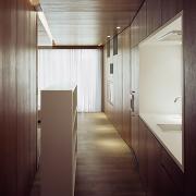 ArchitektInnen / KünstlerInnen: BEHF Architects Ebner Hasenauer Ferenczy ZT GmbH<br>Projekt: Appartment Seefels<br>Aufnahmedatum: 10/03<br>Format: 6x9cm C-Neg<br>Lieferformat: C-Print, Scan 300 dpi<br>Bestell-Nummer: 031021-06<br>