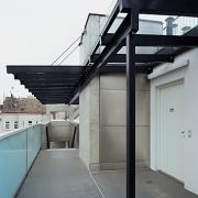 ArchitektInnen / KünstlerInnen: Walter Stelzhammer<br>Projekt: Wohnhausanlage Kreuzgasse<br>Aufnahmedatum: 05/99<br>Format: 6x9cm C-Dia<br>Lieferformat: Dia-Duplikat, Scan 300 dpi<br>Bestell-Nummer: 990504-08<br>