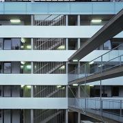 ArchitektInnen / KünstlerInnen: Walter Stelzhammer<br>Projekt: Wohnhausanlage Kreuzgasse<br>Aufnahmedatum: 05/99<br>Format: 6x9cm C-Dia<br>Lieferformat: Dia-Duplikat, Scan 300 dpi<br>Bestell-Nummer: 990504-13<br>