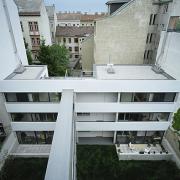 ArchitektInnen / KünstlerInnen: Walter Stelzhammer<br>Projekt: Wohnhausanlage Kreuzgasse<br>Aufnahmedatum: 05/99<br>Format: 6x9cm C-Dia<br>Lieferformat: Dia-Duplikat, Scan 300 dpi<br>Bestell-Nummer: 990504-14<br>
