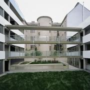 ArchitektInnen / KünstlerInnen: Walter Stelzhammer<br>Projekt: Wohnhausanlage Kreuzgasse<br>Aufnahmedatum: 05/99<br>Format: 6x9cm C-Dia<br>Lieferformat: Dia-Duplikat, Scan 300 dpi<br>Bestell-Nummer: 990504-04<br>