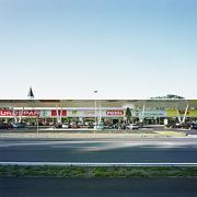 ArchitektInnen / KünstlerInnen: BEHF Architects Ebner Hasenauer Ferenczy ZT GmbH<br>Projekt: Fachmarktzentrum Völkermarkt<br>Aufnahmedatum: 09/03<br>Format: 6x12cm C-Neg<br>Lieferformat: C-Print, Scan 300 dpi<br>Bestell-Nummer: 030918-07<br>