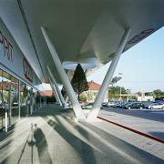 ArchitektInnen / KünstlerInnen: BEHF Architects Ebner Hasenauer Ferenczy ZT GmbH<br>Projekt: Fachmarktzentrum Völkermarkt<br>Aufnahmedatum: 09/03<br>Format: 6x9cm C-Neg<br>Lieferformat: C-Print, Scan 300 dpi<br>Bestell-Nummer: 030918-10<br>