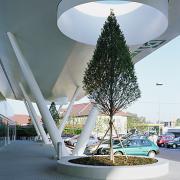 ArchitektInnen / KünstlerInnen: BEHF Architects Ebner Hasenauer Ferenczy ZT GmbH<br>Projekt: Fachmarktzentrum Völkermarkt<br>Aufnahmedatum: 09/03<br>Format: 6x9cm C-Neg<br>Lieferformat: C-Print, Scan 300 dpi<br>Bestell-Nummer: 030918-11<br>