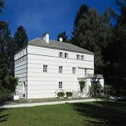 ArchitektInnen / KünstlerInnen: Josef Hoffmann<br>Projekt: Villa Ast<br>Aufnahmedatum: 09/03<br>Format: 6x9cm C-Dia<br>Lieferformat: Dia-Duplikat, Scan 300 dpi<br>Bestell-Nummer: 030916-17<br>