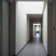 ArchitektInnen / KünstlerInnen: Walter Stelzhammer<br>Projekt: Wohnbau Maria-Rekker-Gasse 2<br>Aufnahmedatum: 09/03<br>Format: 6x9cm C-Dia<br>Lieferformat: Dia-Duplikat, Scan 300 dpi<br>Bestell-Nummer: 030901-15<br>