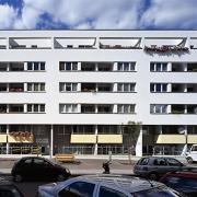 ArchitektInnen / KünstlerInnen: Walter Stelzhammer<br>Projekt: Wohnbau Maria-Rekker-Gasse 2<br>Aufnahmedatum: 09/03<br>Format: 6x9cm C-Dia<br>Lieferformat: Dia-Duplikat, Scan 300 dpi<br>Bestell-Nummer: 030901-02<br>