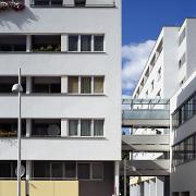 ArchitektInnen / KünstlerInnen: Walter Stelzhammer<br>Projekt: Wohnbau Maria-Rekker-Gasse 2<br>Aufnahmedatum: 09/03<br>Format: 6x9cm C-Dia<br>Lieferformat: Dia-Duplikat, Scan 300 dpi<br>Bestell-Nummer: 030901-05<br>