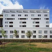 ArchitektInnen / KünstlerInnen: Walter Stelzhammer<br>Projekt: Wohnbau Maria-Rekker-Gasse 2<br>Aufnahmedatum: 09/03<br>Format: 6x9cm C-Dia<br>Lieferformat: Dia-Duplikat, Scan 300 dpi<br>Bestell-Nummer: 030901-06<br>
