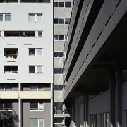 ArchitektInnen / KünstlerInnen: Walter Stelzhammer<br>Projekt: Wohnbau Maria-Rekker-Gasse 2<br>Aufnahmedatum: 09/03<br>Format: 6x9cm C-Dia<br>Lieferformat: Dia-Duplikat, Scan 300 dpi<br>Bestell-Nummer: 030901-08<br>