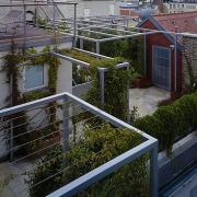 ArchitektInnen / KünstlerInnen: 3:0 Landschaftsarchitektur Gachowetz Luger Zimermann OG<br>Projekt: Dachgarten T.<br>Aufnahmedatum: 07/03<br>Format: 6x9cm C-Dia<br>Lieferformat: Dia-Duplikat, Scan 300 dpi<br>Bestell-Nummer: 030723-04<br>
