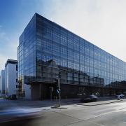 ArchitektInnen / KünstlerInnen: HNP architects ZT GmbH<br>Projekt: Office Park Euro Plaza<br>Aufnahmedatum: 07/03<br>Format: 4x5'' C-Dia<br>Lieferformat: Dia-Duplikat, Scan 300 dpi<br>Bestell-Nummer: 030717-14<br>
