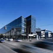 ArchitektInnen / KünstlerInnen: HNP architects ZT GmbH<br>Projekt: Office Park Euro Plaza<br>Aufnahmedatum: 07/03<br>Format: 4x5'' C-Dia<br>Lieferformat: Dia-Duplikat, Scan 300 dpi<br>Bestell-Nummer: 030717-15<br>