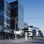 ArchitektInnen / KünstlerInnen: HNP architects ZT GmbH<br>Projekt: Office Park Euro Plaza<br>Aufnahmedatum: 07/03<br>Format: 4x5'' C-Dia<br>Lieferformat: Dia-Duplikat, Scan 300 dpi<br>Bestell-Nummer: 030717-06<br>