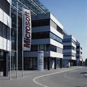 ArchitektInnen / KünstlerInnen: HNP architects ZT GmbH<br>Projekt: Office Park Euro Plaza<br>Aufnahmedatum: 07/03<br>Format: 4x5'' C-Dia<br>Lieferformat: Dia-Duplikat, Scan 300 dpi<br>Bestell-Nummer: 030717-10<br>