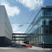 ArchitektInnen / KünstlerInnen: HNP architects ZT GmbH<br>Projekt: Techno Zentrum BAWAG / PSK<br>Aufnahmedatum: 07/03<br>Format: 4x5'' C-Dia<br>Lieferformat: Dia-Duplikat, Scan 300 dpi<br>Bestell-Nummer: 030710-13<br>