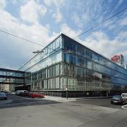 ArchitektInnen / KünstlerInnen: HNP architects ZT GmbH<br>Projekt: Techno Zentrum BAWAG / PSK<br>Aufnahmedatum: 07/03<br>Format: 4x5'' C-Dia<br>Lieferformat: Dia-Duplikat, Scan 300 dpi<br>Bestell-Nummer: 030710-16<br>