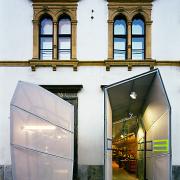 ArchitektInnen / KünstlerInnen: Eichinger oder Knechtl<br>Projekt: Shop Kulturhauptstadt Graz<br>Aufnahmedatum: 03/03<br>Format: 6x9cm C-Neg<br>Lieferformat: C-Print, Scan 300 dpi<br>Bestell-Nummer: 030324-01<br>