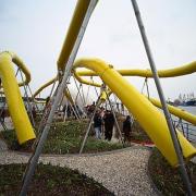 ArchitektInnen / KünstlerInnen: Johannes Kraus<br>Projekt: IGA Rostock 2003<br>Aufnahmedatum: 03/03<br>Format: 6x7cm C-Dia<br>Lieferformat: Dia-Duplikat<br>Bestell-Nummer: 030425-09<br>