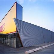 ArchitektInnen / KünstlerInnen: Johannes Zieser<br>Projekt: Baumax Leoben<br>Aufnahmedatum: 03/03<br>Format: 6x9cm C-Dia<br>Lieferformat: Dia-Duplikat<br>Bestell-Nummer: 030328-05<br>