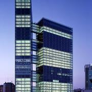 ArchitektInnen / KünstlerInnen: Massimiliano Fuksas<br>Projekt: Vienna Twin Tower<br>Aufnahmedatum: 03/01<br>Format: 6x9cm C-Dia<br>Lieferformat: Dia-Duplikat<br>Bestell-Nummer: 010320-27<br>