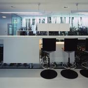 ArchitektInnen / KünstlerInnen: DMAA Delugan Meissl Associated Architects<br>Projekt: Büro Novartis im IZD-Tower<br>Aufnahmedatum: 02/03<br>Format: 6x9cm C-Dia<br>Lieferformat: Dia-Duplikat, Scan 300 dpi<br>Bestell-Nummer: 030216-09<br>