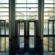ArchitektInnen / KünstlerInnen: Martin Kohlbauer<br>Projekt: Bürogebäude «Galaxy 21»<br>Aufnahmedatum: 10/02<br>Format: 6x9cm C-Dia<br>Lieferformat: Dia-Duplikat, 500px<br>Bestell-Nummer: 021008-08<br>