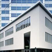 ArchitektInnen / KünstlerInnen: Martin Kohlbauer<br>Projekt: Bürogebäude «Galaxy 21»<br>Aufnahmedatum: 10/02<br>Format: 6x9cm C-Dia<br>Lieferformat: Dia-Duplikat, 500px<br>Bestell-Nummer: 021008-19<br>