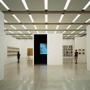 ArchitektInnen / KünstlerInnen: O&O Baukunst Ziviltechniker GesmbH<br>Projekt: MuseumsQuartier Wien - MUMOK<br>Aufnahmedatum: 08/00<br>Format: 6x9cm C-Dia<br>Lieferformat: Dia-Duplikat, Scan 300 dpi<br>Bestell-Nummer: 020800-24<br>
