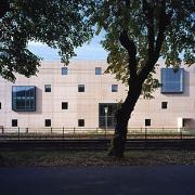 ArchitektInnen / KünstlerInnen: Stefan K. Hübner<br>Projekt: Bundesrealgymnasium<br>Aufnahmedatum: 10/02<br>Format: 6x9cm C-Dia<br>Lieferformat: Dia-Duplikat<br>Bestell-Nummer: 021007-12<br>