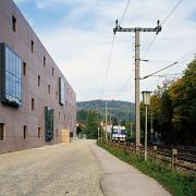 ArchitektInnen / KünstlerInnen: Stefan K. Hübner<br>Projekt: Bundesrealgymnasium<br>Aufnahmedatum: 10/02<br>Format: 6x9cm C-Dia<br>Lieferformat: Dia-Duplikat<br>Bestell-Nummer: 021007-13<br>