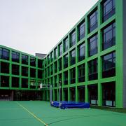 ArchitektInnen / KünstlerInnen: Stefan K. Hübner<br>Projekt: Bundesrealgymnasium<br>Aufnahmedatum: 10/02<br>Format: 6x9cm C-Dia<br>Lieferformat: Dia-Duplikat<br>Bestell-Nummer: 021007-17<br>