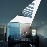 ArchitektInnen / KünstlerInnen: Stefan K. Hübner<br>Projekt: Bundesrealgymnasium<br>Aufnahmedatum: 10/02<br>Format: 6x9cm C-Dia<br>Lieferformat: Dia-Duplikat<br>Bestell-Nummer: 021007-19<br>