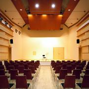 ArchitektInnen / KünstlerInnen: Johannes Kastner-Lanjus<br>Projekt: Musikschule St.Martin<br>Aufnahmedatum: 09/02<br>Format: 6x9cm C-Dia<br>Lieferformat: Dia-Duplikat<br>Bestell-Nummer: 020929-30<br>