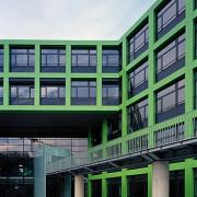 ArchitektInnen / KünstlerInnen: Stefan K. Hübner<br>Projekt: Bundesrealgymnasium<br>Aufnahmedatum: 10/02<br>Format: 6x9cm C-Dia<br>Lieferformat: Dia-Duplikat<br>Bestell-Nummer: 021007-04<br>