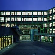 ArchitektInnen / KünstlerInnen: Stefan K. Hübner<br>Projekt: Bundesrealgymnasium<br>Aufnahmedatum: 10/02<br>Format: 6x9cm C-Dia<br>Lieferformat: Dia-Duplikat<br>Bestell-Nummer: 021007-07<br>