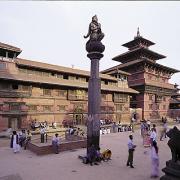 ArchitektInnen / KünstlerInnen: Götz Hagmüller<br>Projekt: Patan-Museum<br>Aufnahmedatum: 04/97<br>Format: 6x9cm C-Dia<br>Lieferformat: Dia-Duplikat, 500px<br>Bestell-Nummer: 970400-84<br>