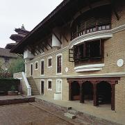 ArchitektInnen / KünstlerInnen: Götz Hagmüller<br>Projekt: Patan-Museum<br>Aufnahmedatum: 04/97<br>Format: 6x9cm C-Dia<br>Lieferformat: Dia-Duplikat, 500px<br>Bestell-Nummer: 970400-56<br>