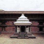 ArchitektInnen / KünstlerInnen: Götz Hagmüller<br>Projekt: Patan-Museum<br>Aufnahmedatum: 04/97<br>Format: 6x9cm C-Dia<br>Lieferformat: Dia-Duplikat, 500px<br>Bestell-Nummer: 970400-43<br>