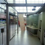 ArchitektInnen / KünstlerInnen: the unit<br>Projekt: Verkehrskreditbank Filiale Südbahnhof<br>Aufnahmedatum: 08/99<br>Format: 4x5'' C-Dia<br>Lieferformat: Dia-Duplikat, Scan 300 dpi<br>Bestell-Nummer: 990805-02<br>