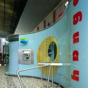 ArchitektInnen / KünstlerInnen: the unit<br>Projekt: Verkehrskreditbank Filiale Südbahnhof<br>Aufnahmedatum: 08/99<br>Format: 4x5'' C-Dia<br>Lieferformat: Dia-Duplikat, Scan 300 dpi<br>Bestell-Nummer: 990805-03<br>