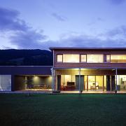 ArchitektInnen / KünstlerInnen: LP architektur ZT GmbH<br>Projekt: Haus T.<br>Aufnahmedatum: 08/02<br>Format: 6x9cm C-Dia<br>Lieferformat: Dia-Duplikat<br>Bestell-Nummer: 020808-06<br>