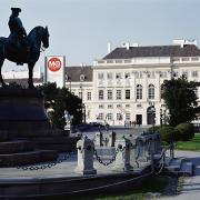ArchitektInnen / KünstlerInnen: Johann Bernhard Fischer von Erlach<br>Projekt: MuseumsQuartier Wien - Bauteil Fischer von Erlach<br>Aufnahmedatum: 04/02<br>Format: 6x9cm C-Dia<br>Lieferformat: Dia-Duplikat, Scan 300 dpi<br>Bestell-Nummer: 020403-160<br>