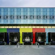 ArchitektInnen / KünstlerInnen: the unit<br>Projekt: Telekom Austria Logistikcenter<br>Aufnahmedatum: 07/02<br>Format: 6x9cm C-Neg<br>Lieferformat: C-Print, Scan 300 dpi<br>Bestell-Nummer: 020725-09<br>