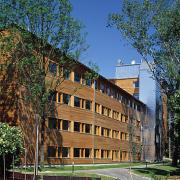 ArchitektInnen / KünstlerInnen: Johannes Kastner-Lanjus<br>Projekt: Seniorenzentrum Weiz<br>Aufnahmedatum: 05/02<br>Format: 6x9cm C-Dia<br>Lieferformat: Dia-Duplikat, 500px<br>Bestell-Nummer: 020530-14<br>